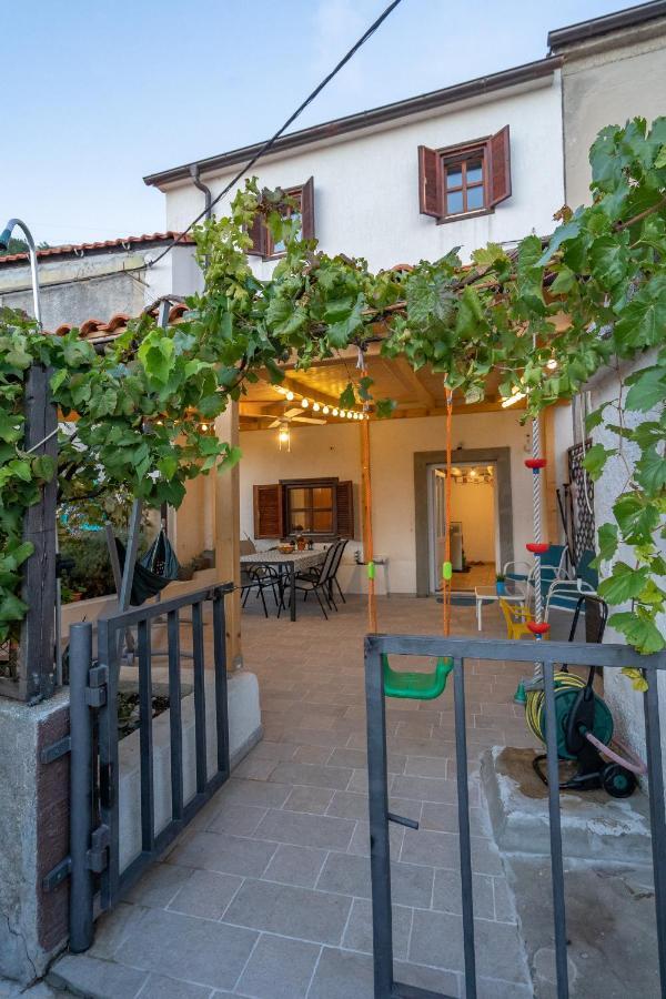 Holiday House Nova Стара Башка Экстерьер фото
